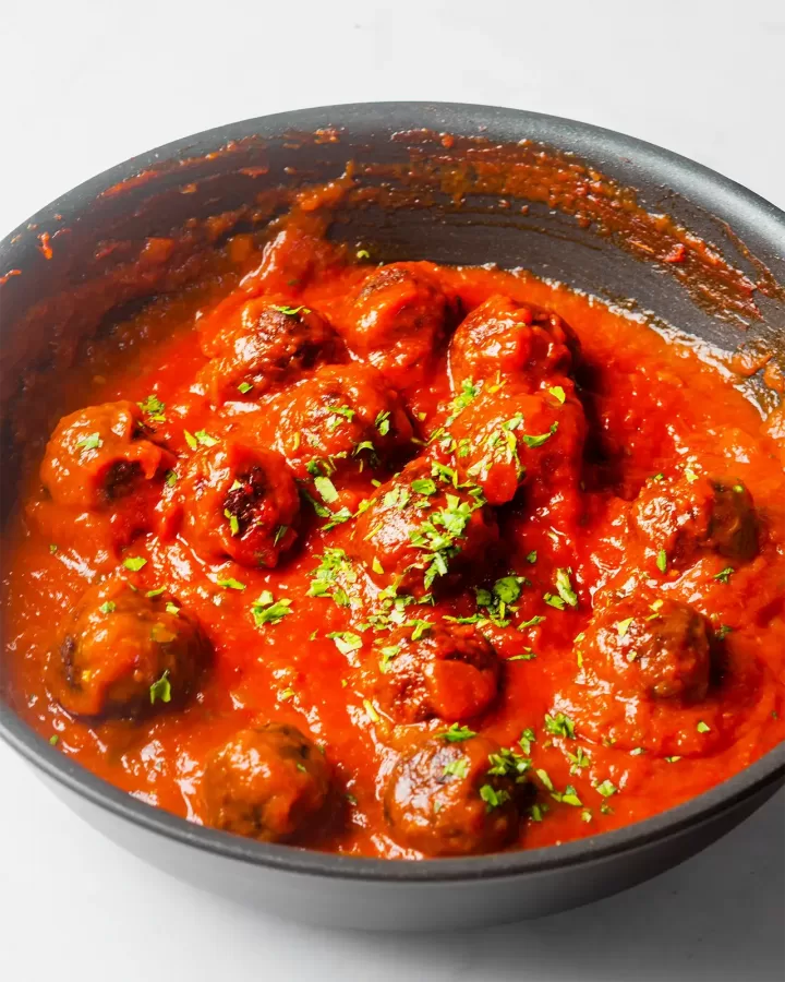 cómo hacer albóndigas en salsa de tomate