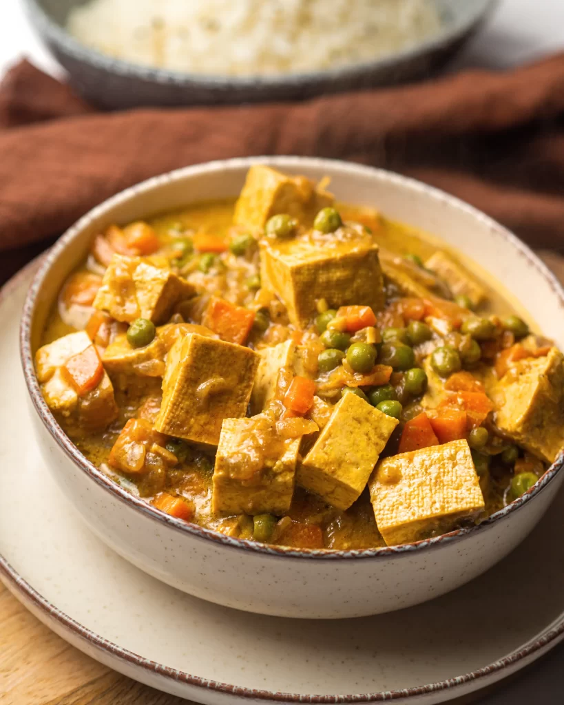tofu al curry con arroz basmati